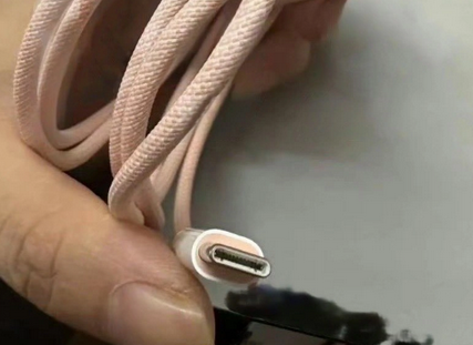 惠山苹果15维修店分享iPhone15USB-C数据线长啥样